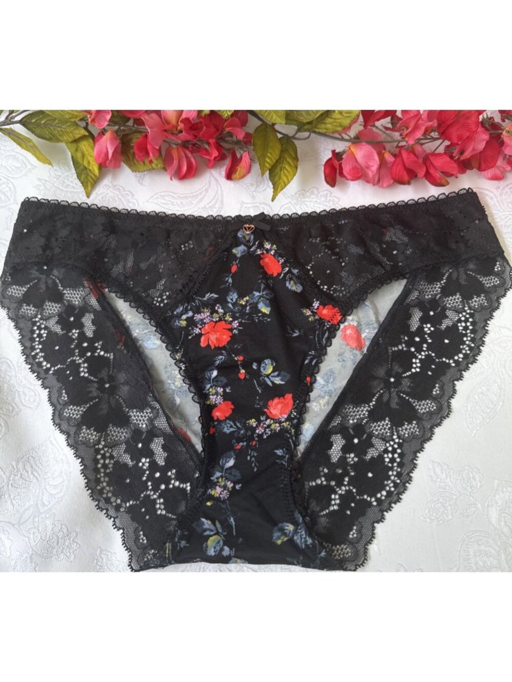 VICTORIA'S SECRET L BODY BY VICTORIA BLACK FLORAL SILKY LACE BIKINI PANTIES NWT